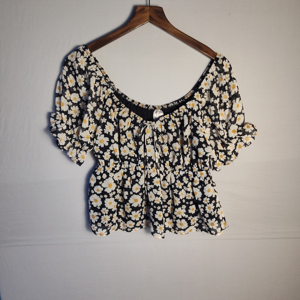 No Boundaries Womens Daisy Floral Scoop Neck Peplum Top Black White Yellow (M)